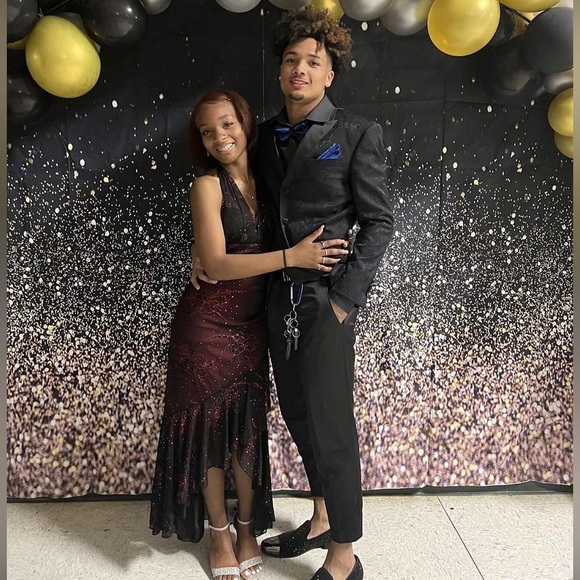 Red Silk, Black Lace with rosé design - Picture 2 of 3